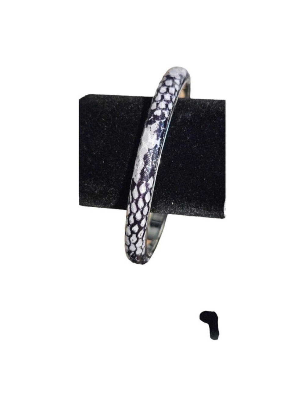 This stunning bracelet by SerpentineJewellery features wirh snake print